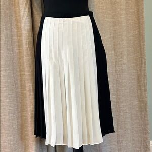 Elegant Black and White Vince Pleated Skirt